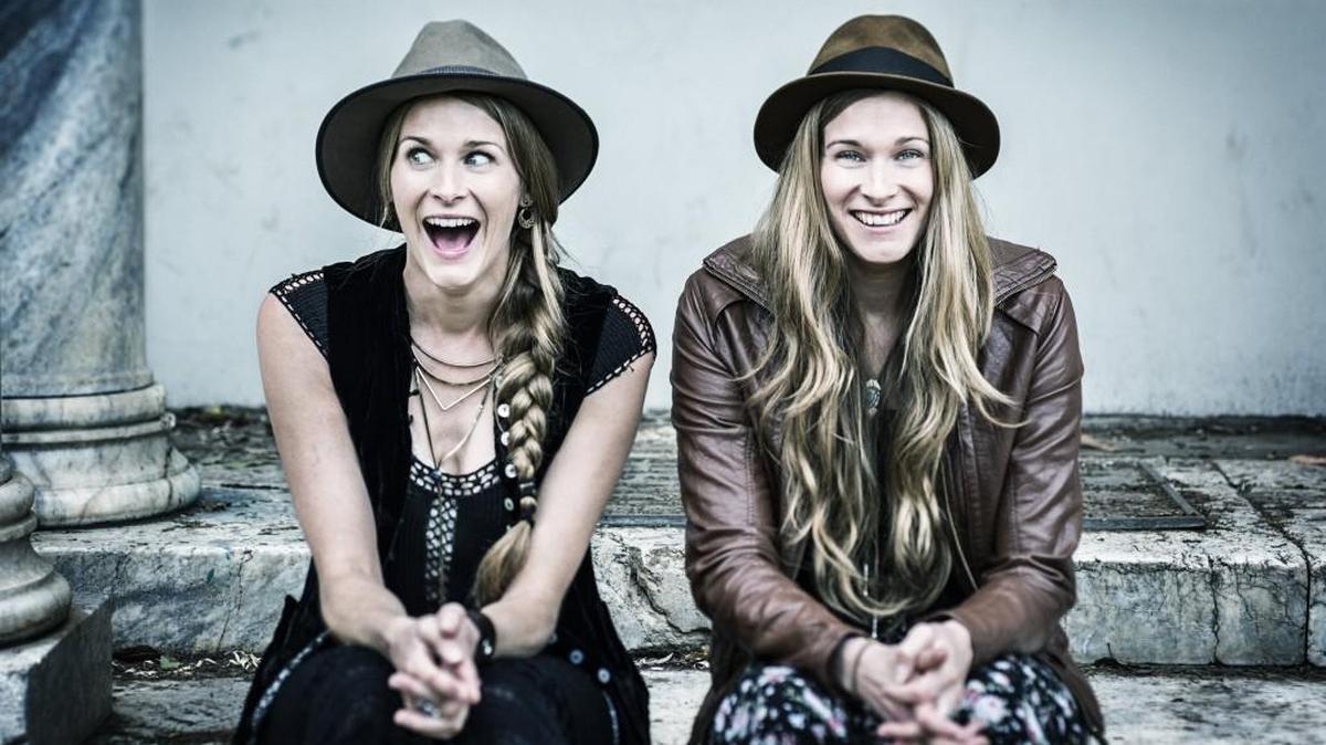 The Shook Twins will perform at Rhythm & Rye Friday night.