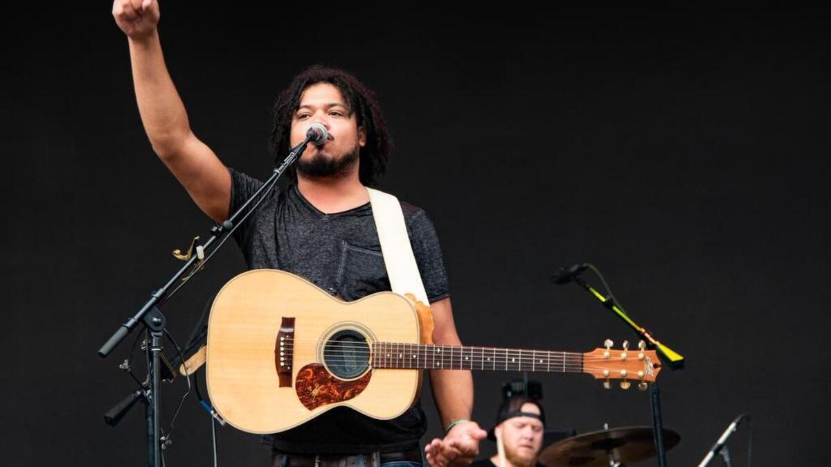 Ethan Tucker will perform a solo show Friday night at Pints & Quarts Pub in Lacey.