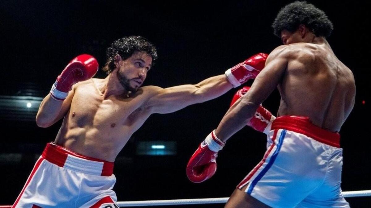 Ramirez, left, as Roberto Duran, throws a punch at Sugar Ray Leonard (played by Usher Raymond), in “Hands of Stone.”