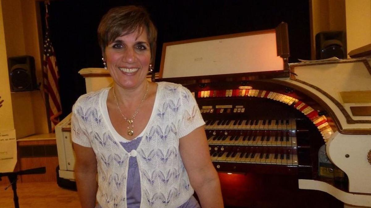 Sharon Stearnes, who was organist for the Mariners from 1985 to 1990, will be at the keyboards Wednesday at The Washington Center for the Performing Arts in Olympia.