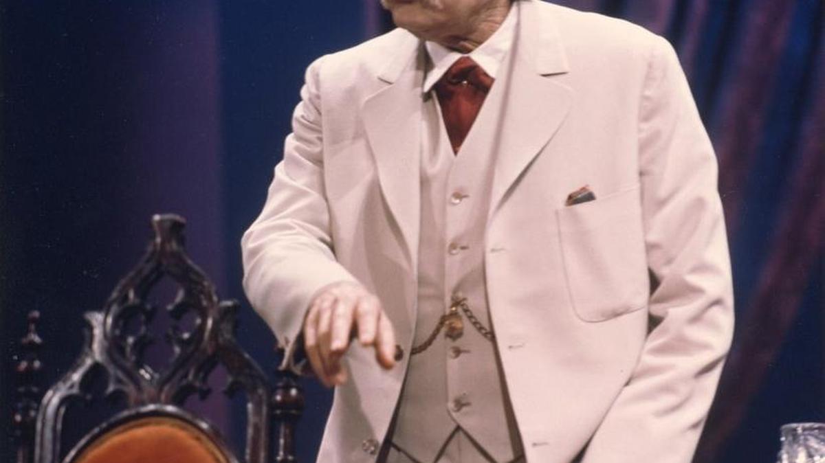 Hal Holbrook will perform his one-man show, “Mark Twain Tonight,” Wednesday in Olympia. Holbrook has been portraying the author and humorist for more than 6 decades,