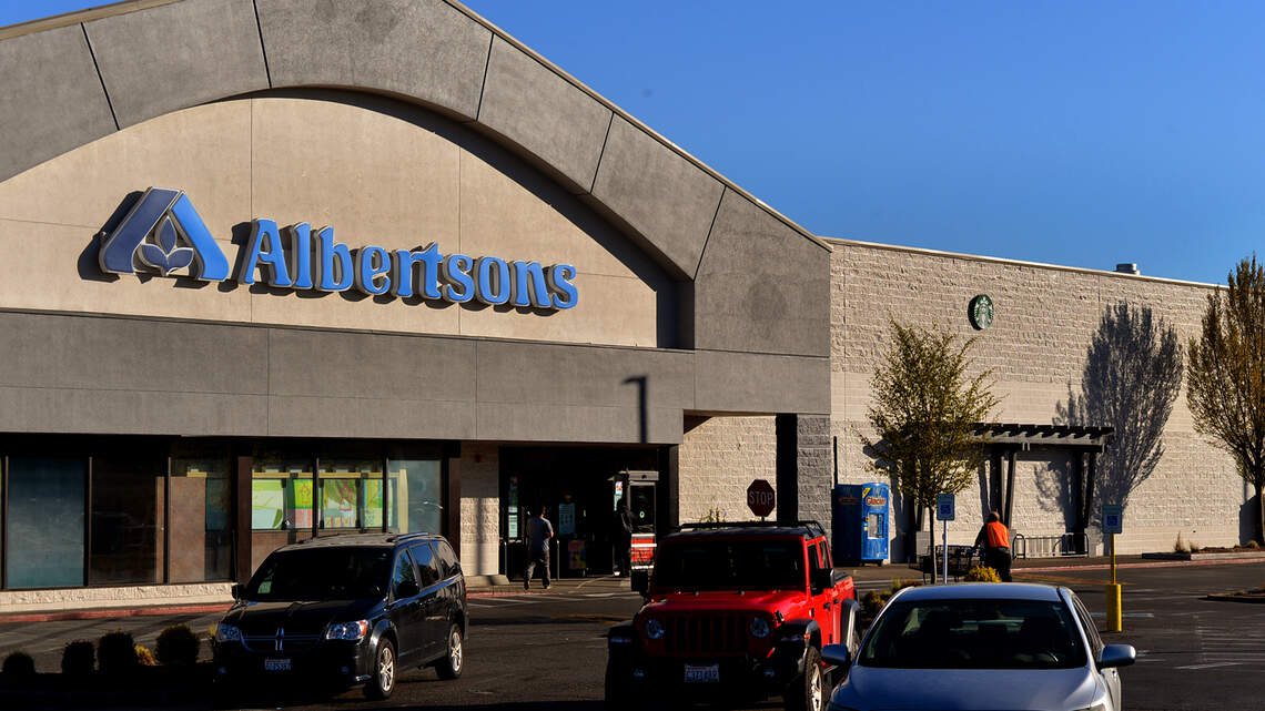 Olympia to require large grocery stores to provide hazard pay during pandemic