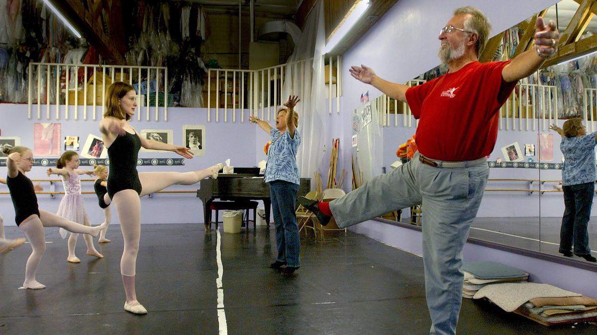 Bud Johansen, right, helps lead a ballet class with his wife, Mary, center, at Johansen’s School of Ballet in 2003.