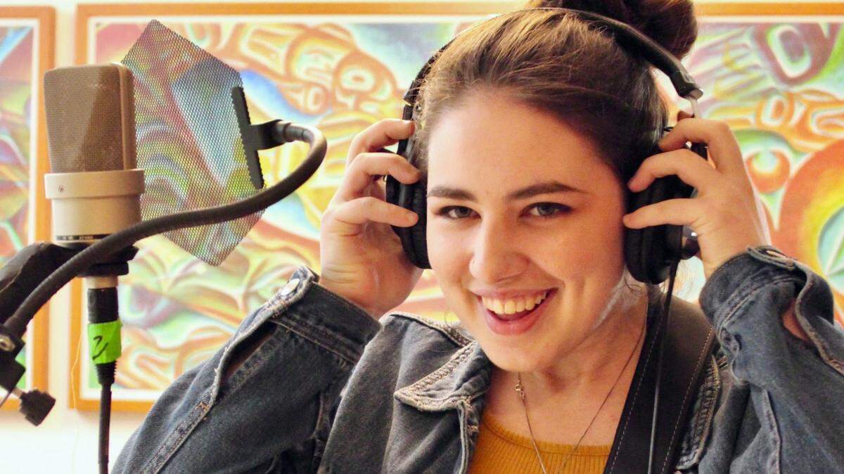 Maggie Teachout will launch her first solo album on Saturday with a concert at Traditions Cafe.