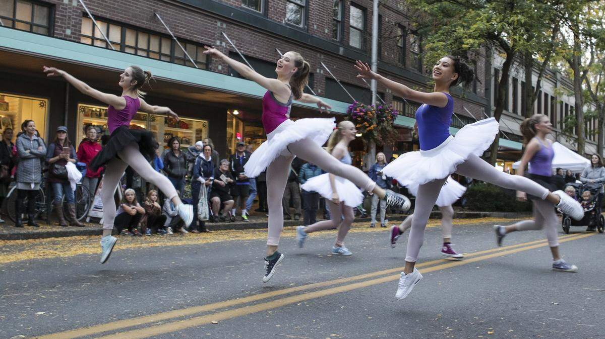 The new Arts Walk center for families and kids at Washington Street and Fifth Avenue has space for street performances, and Studio West Dance Theatre dancers will strut their stuff from 6:30 to 7 p.m. Friday.