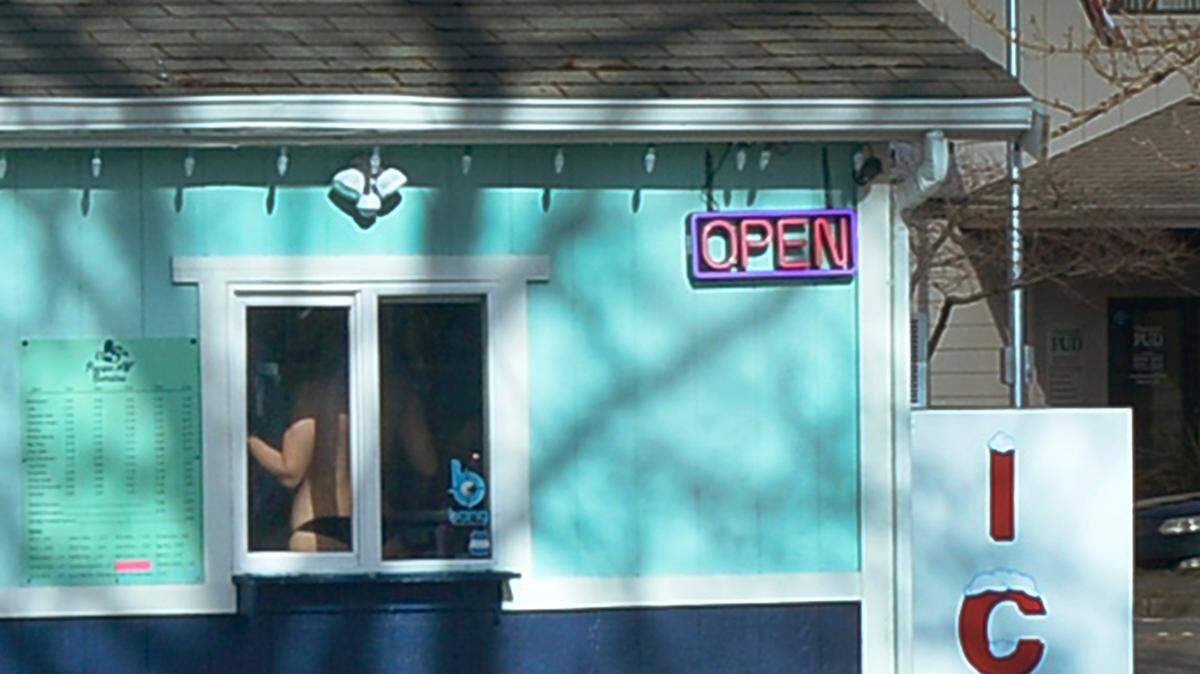 A proposed public nudity ordinance, one that, if passed, likely would rein in the attire of some bikini baristas serving espresso-based coffee drinks in Lacey, is headed to a City Council work session.