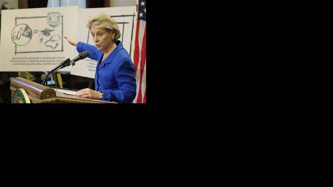 State workers group OKs cut in pay