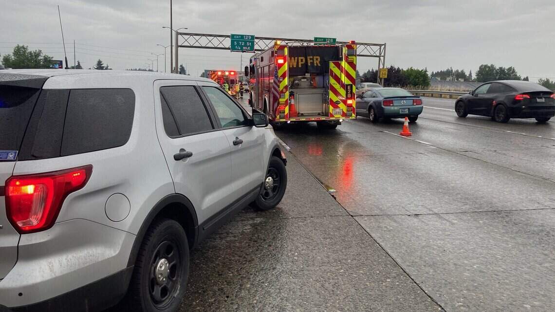 Man dies after crashing motorcycle into two cars on I-5 | Tacoma News ...