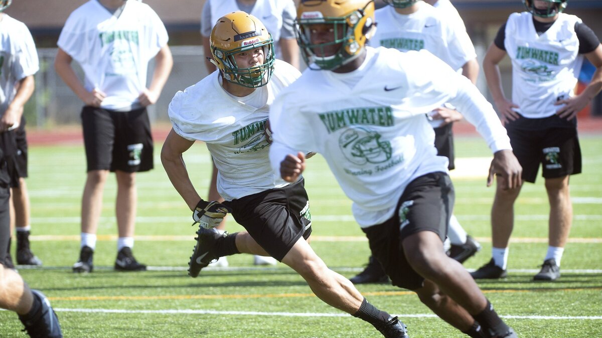 Tumwater senior running back Dylan Loftis follows his blocking during preaseason football practice at Tumwater High School on Friday, Aug. 17, 2018.