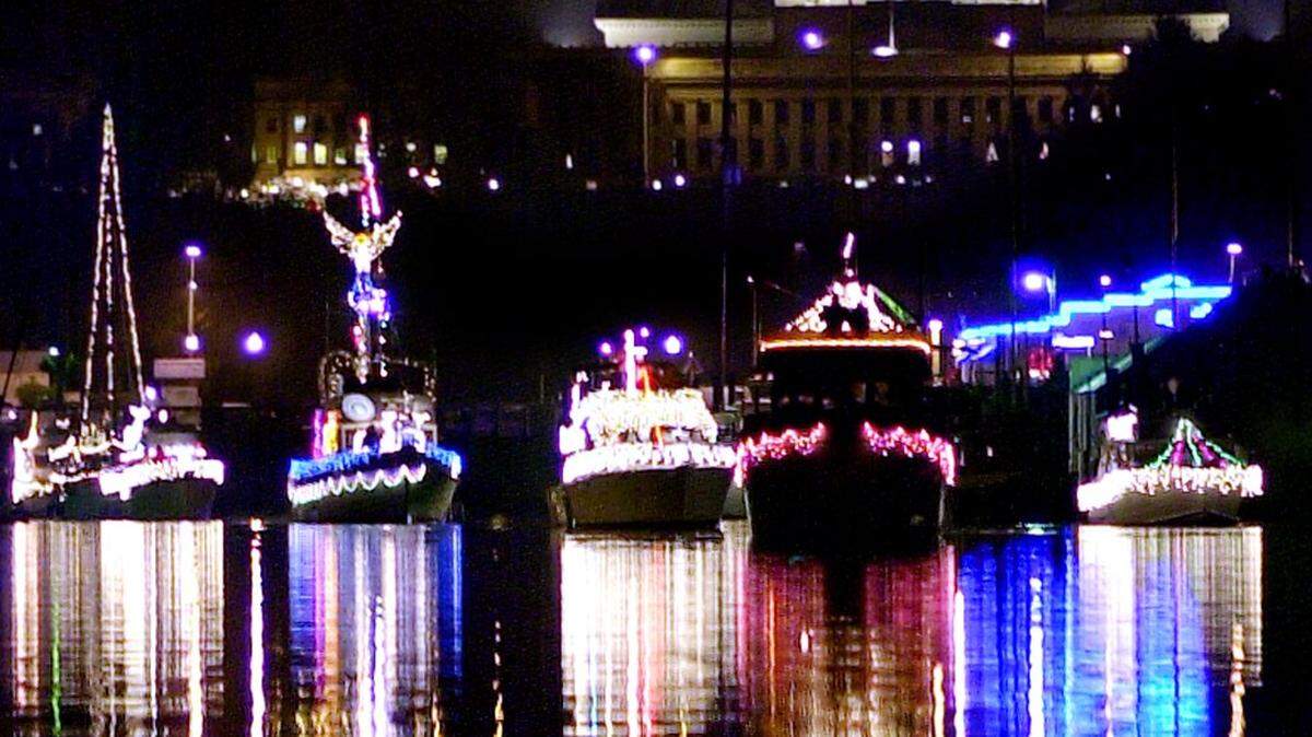 Olympia Yacht Club’s organizes the annual Parade of Lighted Ships.