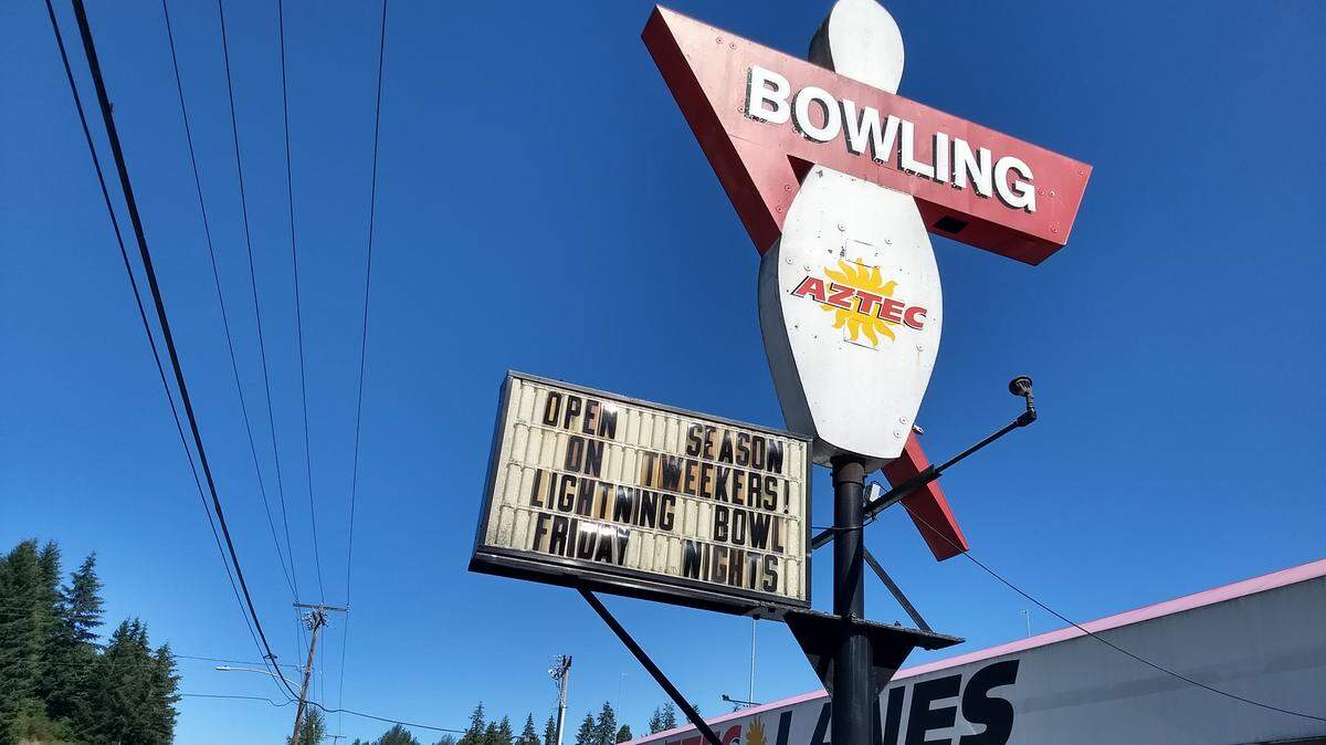 Aztec Lanes’ reader board on Thursday. The message has drawn criticism from many online.