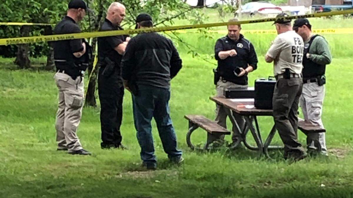 The Washington State Patrol bomb squad was called to the scene of an attempted robbery in Shelton on Tuesday after a bomb was found in a robbery suspect’s backpack.