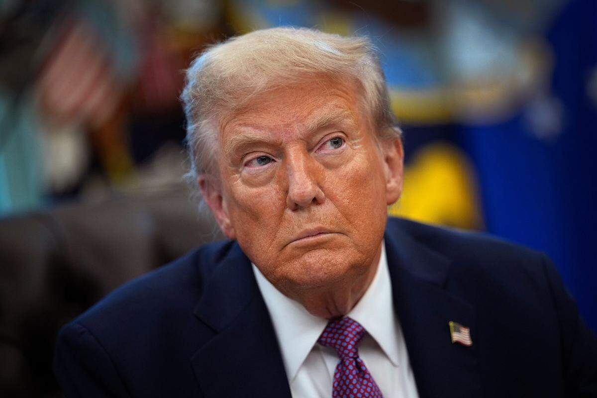U.S. President Donald Trump speaks to members of the media as he signs executive orders during a media availability in the Oval Office of the White House on Sept. 5, 2025, in Washington, D.C. (Kevin Dietsch/Getty Images/TNS)