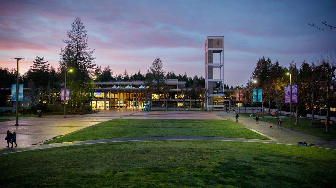 Lawmaker claimed WA college has 4 admins per student. What do the numbers show?