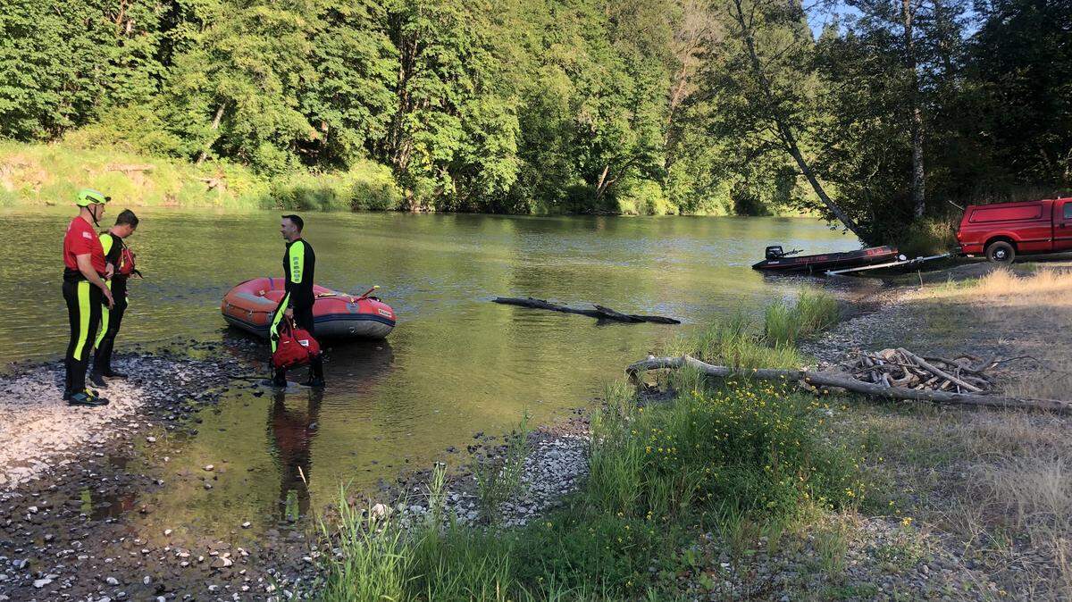 Lacey Fire District 3 Swiftwater team and Thurston County Sheriff’s Dive Team clearing a water rescue on Nisqually River.