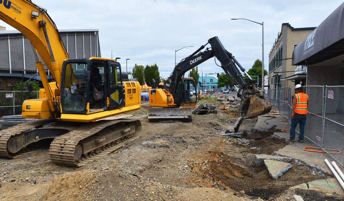 Construction work along Franklin Street near the intersection with Fifth Avenue in July 2021.
