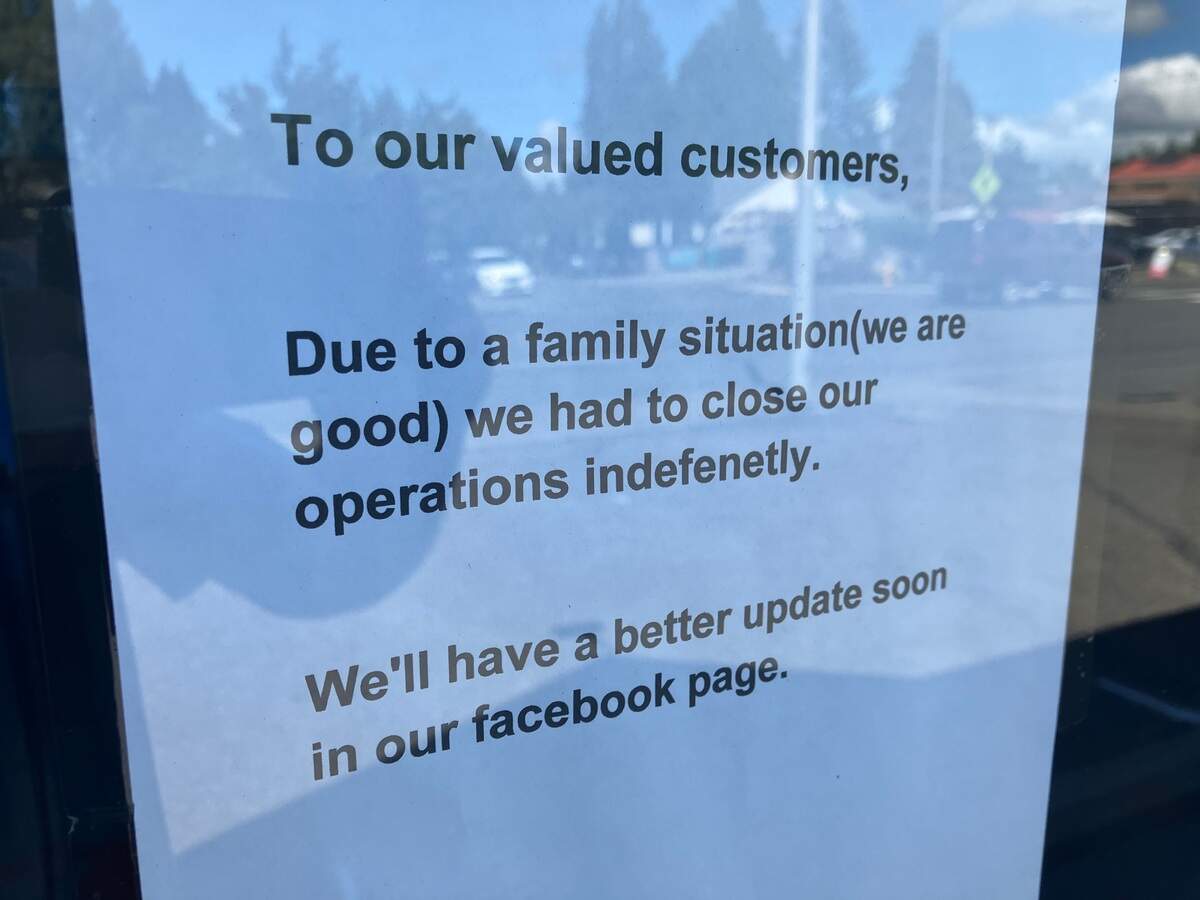 The note on the front door of Doos Donuts in west Olympia.