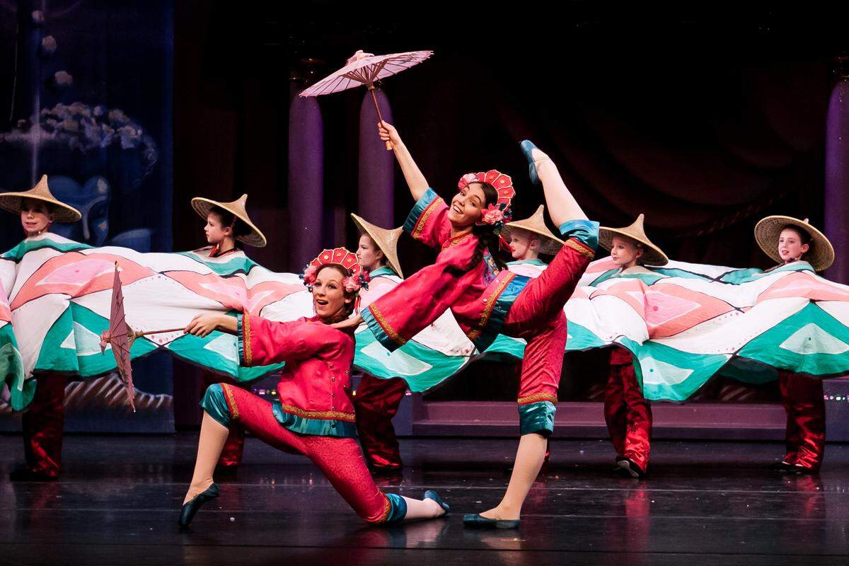 The Chinese dancers perform for Clara in the Land of the Sweets.