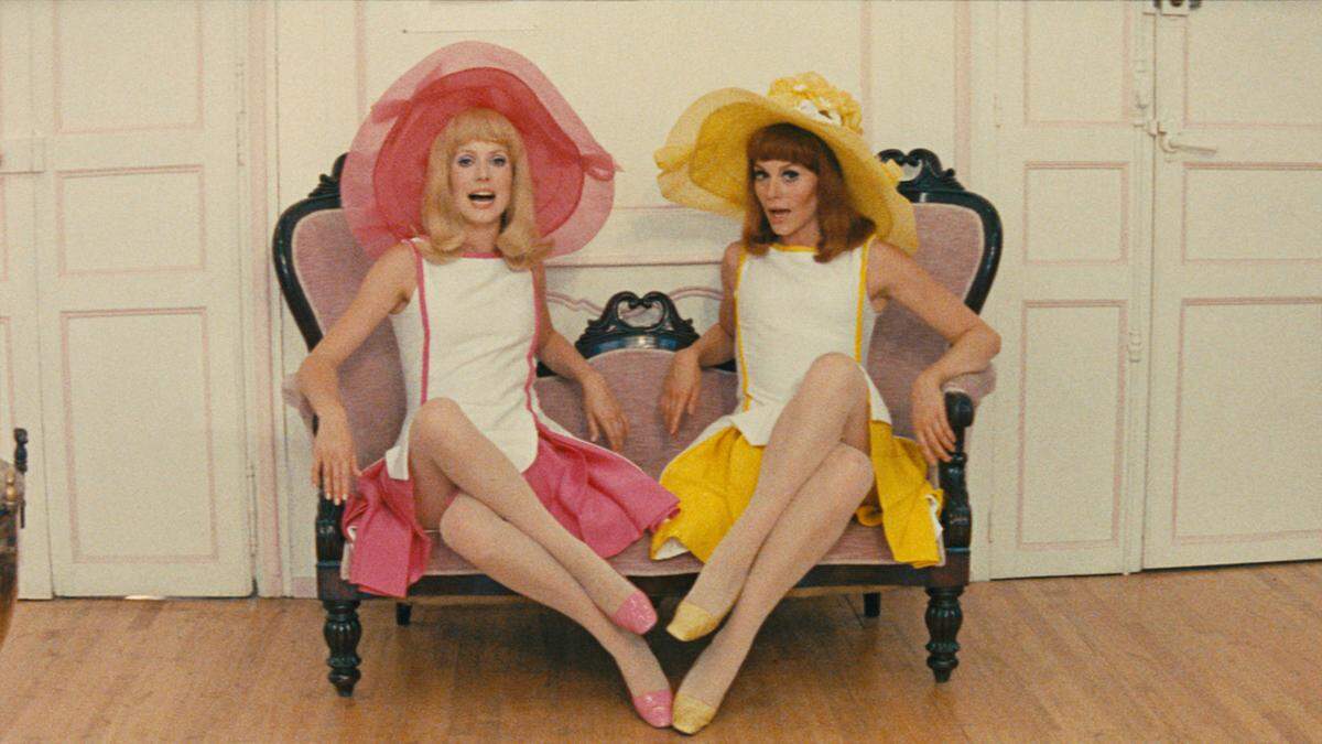 Catherine Deneuve (left) and her sister, Françoise Dorléac, play twin sisters in the frothy 1967 French romcom “The Young Girls of Rochefort.”