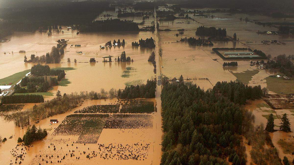 A 2007 aerial photo shows the flooding from the Chehalis River that closed sections of State Route 12 near Rochester. A controversial dam has been proposed on the Chehalis River for flood control.