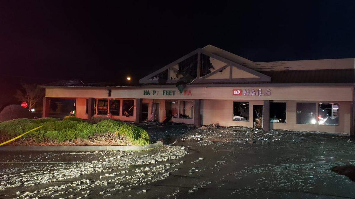 Southeast Thurston Fire responded to reports of a fire at a strip mall early Wednesday morning in the 900 block of Yelm Avenue in Yelm.