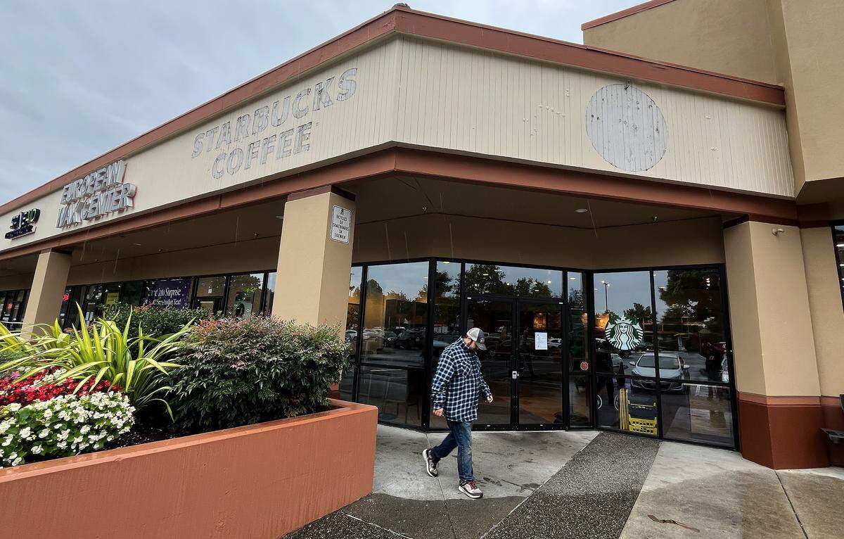 A corporate letter addressed to its customers adorns the entry door of the now-vacant Starbucks located at the Hawks Prairie Village in Lacey on Sept. 29, 2025.