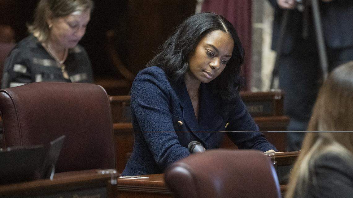 WA lawmakers consider requiring public colleges to offer medication-abortion access