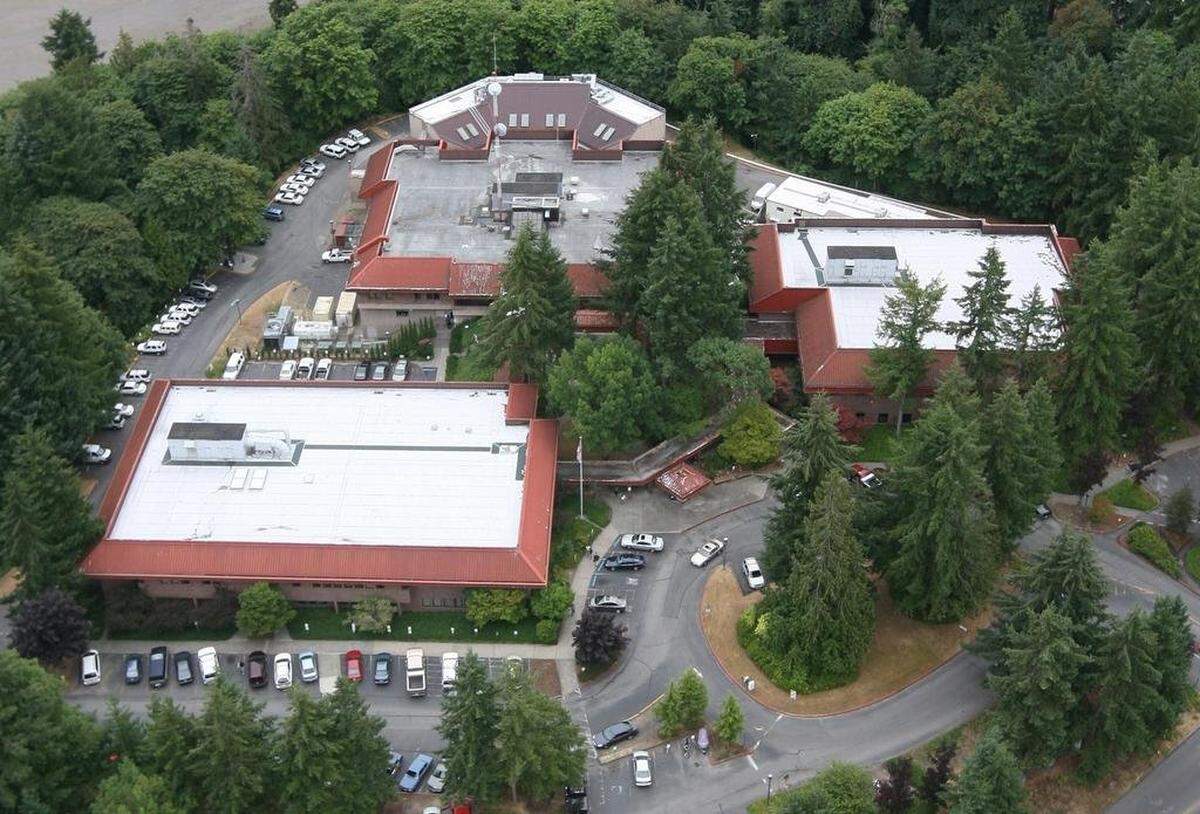 An aerial photograph of the aging Thurston County Courthouse complex. The complex houses Superior and District courts as well as the Prosecuting Attorney’s Office.