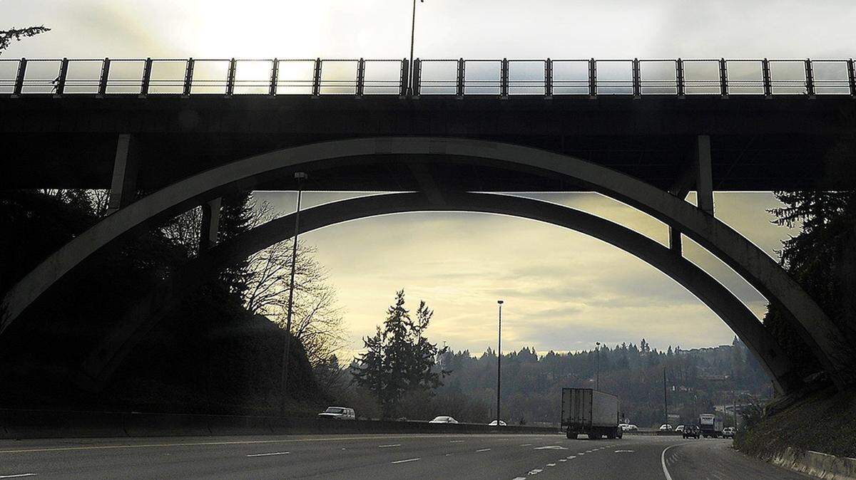 A 42-year-old Lacey man fell to his death overnight Friday, according to Washington State Patrol. About 12:20 a.m. Friday, troopers were dispatched to a southbound I-5 location underneath the Capitol Boulevard bridge in Olympia. The man was found on the right shoulder of the freeway, Trooper Robert Reyer said.