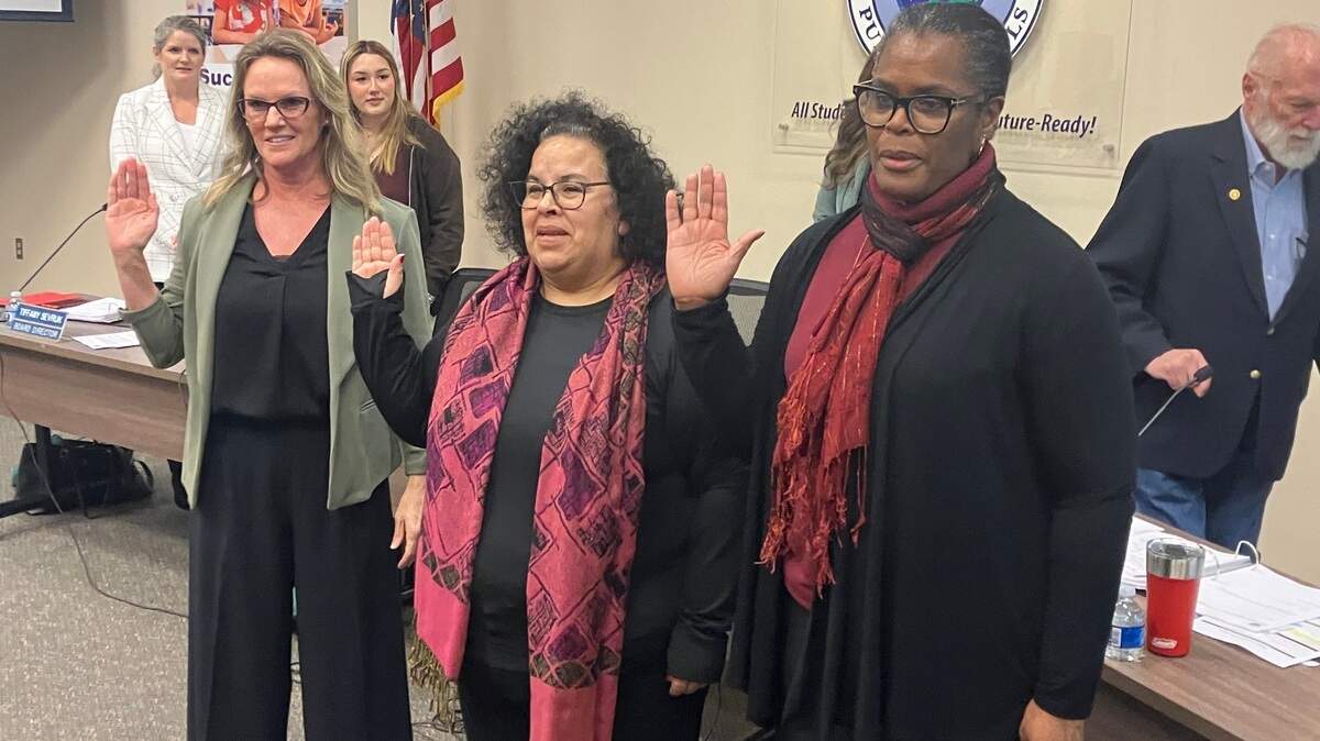 From left, incumbent Gretchen Maliska and newcomers Esperanza A. Badillo-Diiorio and Michelle Gipson are sworn in by Superintendent Debra Clemens during Tuesday’s North Thurston Public Schools board meeting.