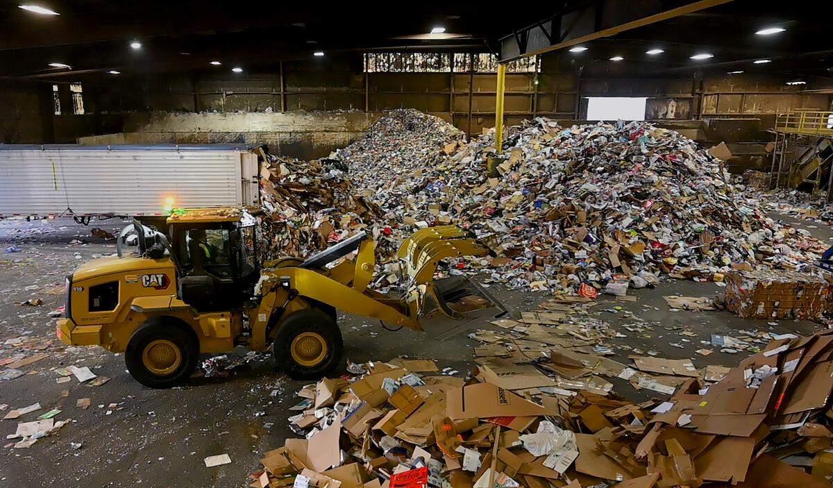 Waste Connection’s Government Affairs Manager Rick Vail leads a Jan. 17 tour of the Pioneer Recycling Services’ Material Recovery Facility (MRF) near Tacoma, Wa.
