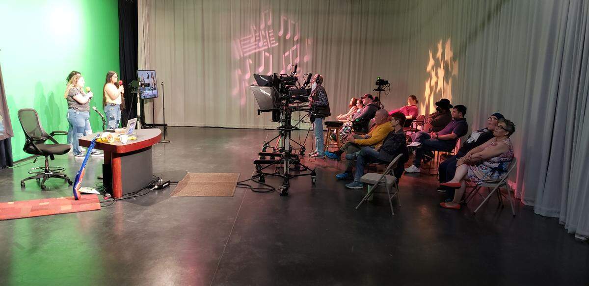 July 21 is the 15th anniversary of KaraokeOly, the program that offers people of all ages the opportunity to sing on TV every third Friday of the month.