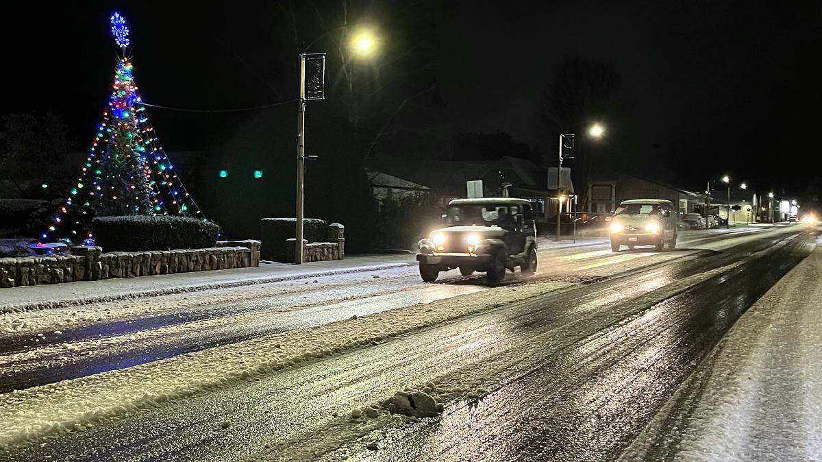 Light amounts of snow covered a neighborhood in Tenino early Wednesday morning.