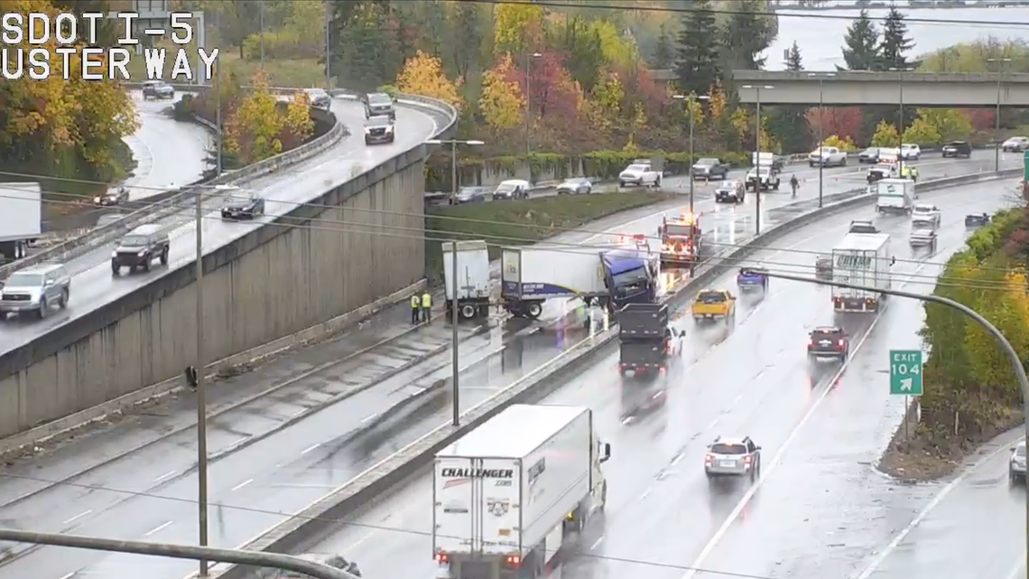 Semi-truck crash blocks all I-5 southbound lanes in Tumwater Friday morning