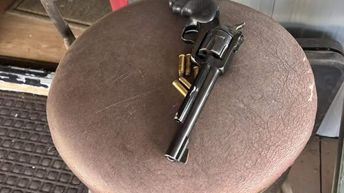 Man arrested after confronting neighbors with gun, Thurston Co. Sheriff says