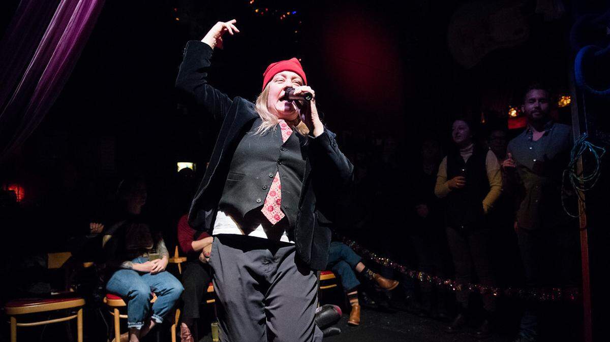 StoryOly host Elizabeth Lord takes the stage at a past Grand Slam.