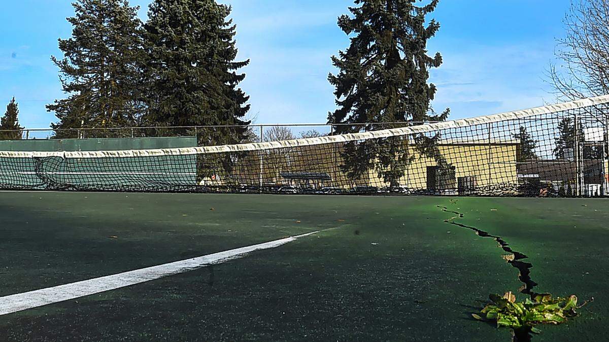 The City of Olympia has approved replacing the old, cracked tennis courts in west Olympia’s Woodruff Park and adding pickleball courts.