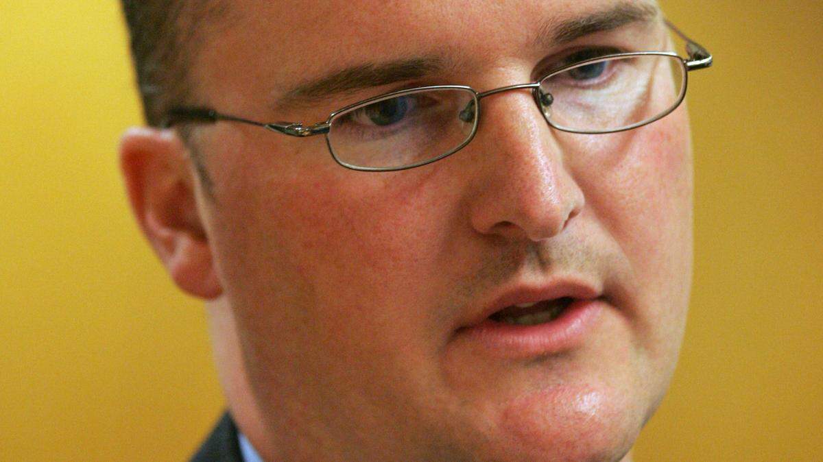 Lacey City Council has awarded a 2.9 percent pay raise to its city manager Scott Spence. Spence now earns $162,003.