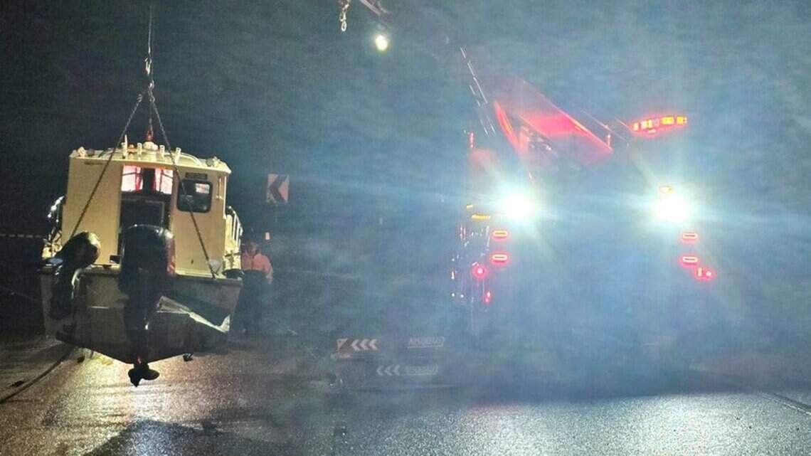 Olympia-area traffic blocked after boat separates from trailer, WSDOT says