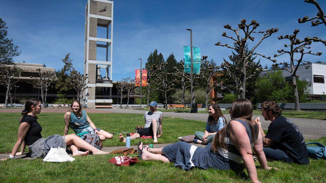 College enrollment rose in 2023, but Washington state ranks low nationally in new students