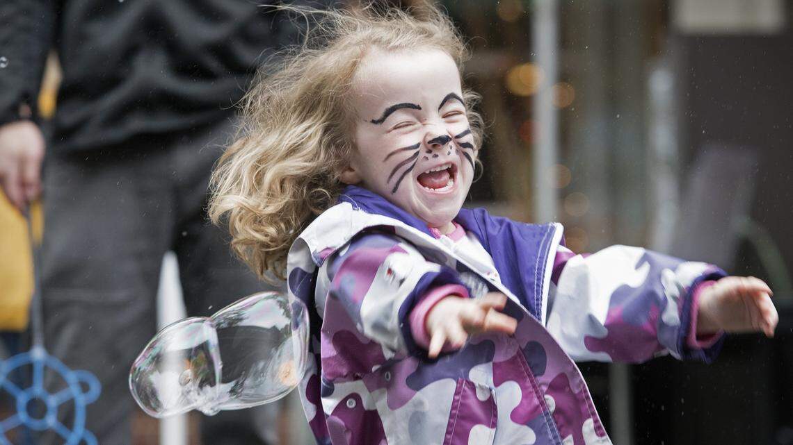 Luci Pugh, 5, chases bubbles while playing with her dad on Washington Street during 2016 Spring Arts Walk in downtown Olympia. The city is aiming to add more family activities to this weekend’s Arts Walk.