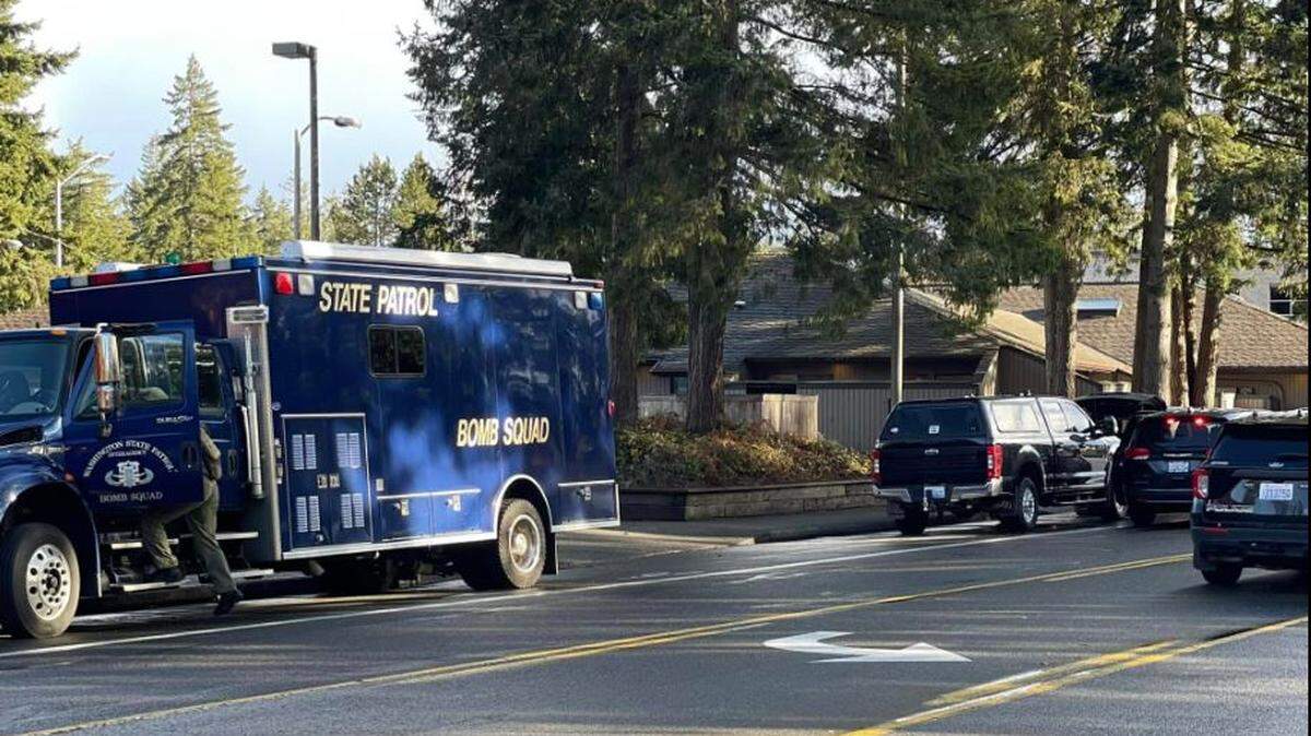 The Washington State Patrol bomb squad responded to a bomb threat in Olympia on Saturday.