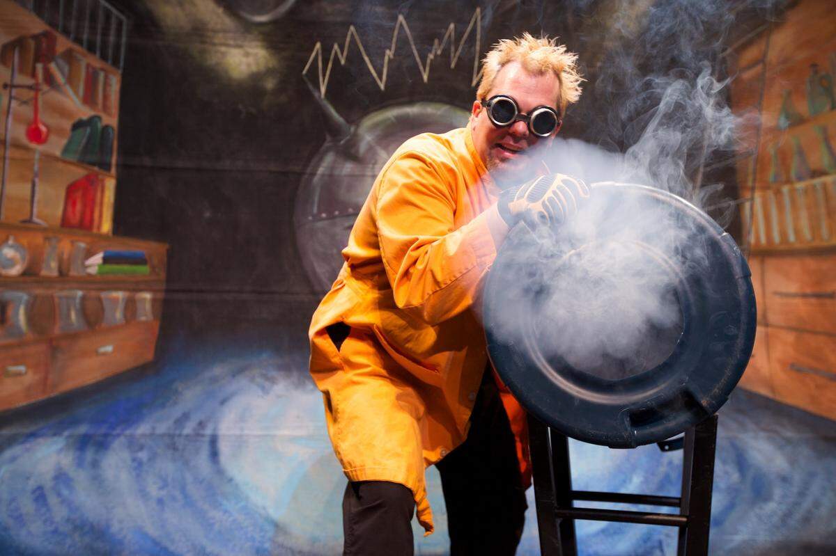 “Doktor Kaboom,” the creation of actor/comedian David Epley, will mix science and comedy at 10:30 a.m. Saturday, April 26, at The Washington Center for the Performing Arts.