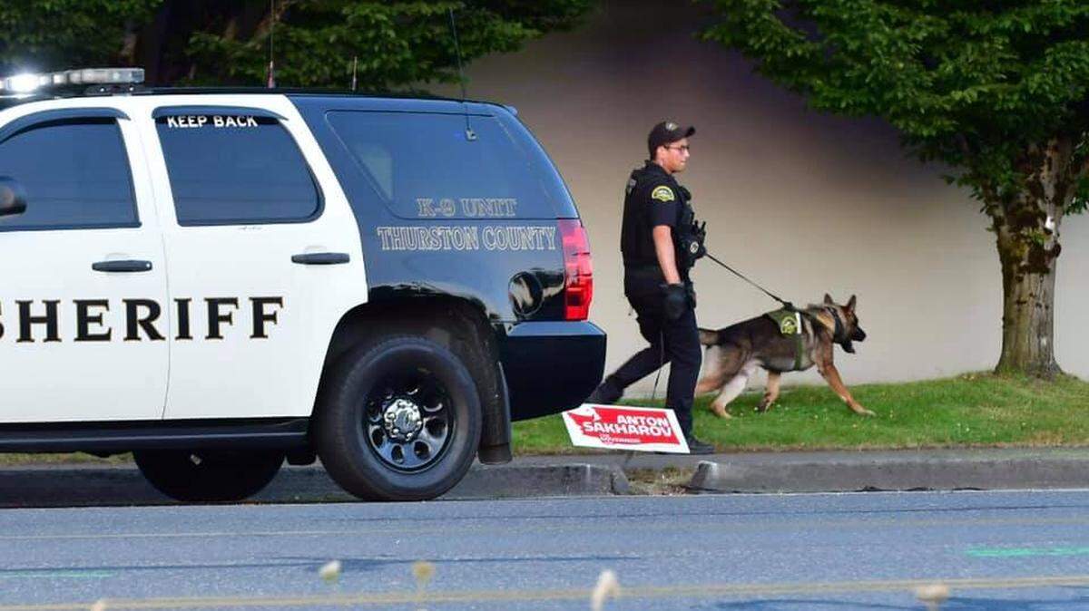 K-9 units from Thurston County Sheriff’s Office and Olympia Police department search for a man who is believed to have robbed a woman after assualting her