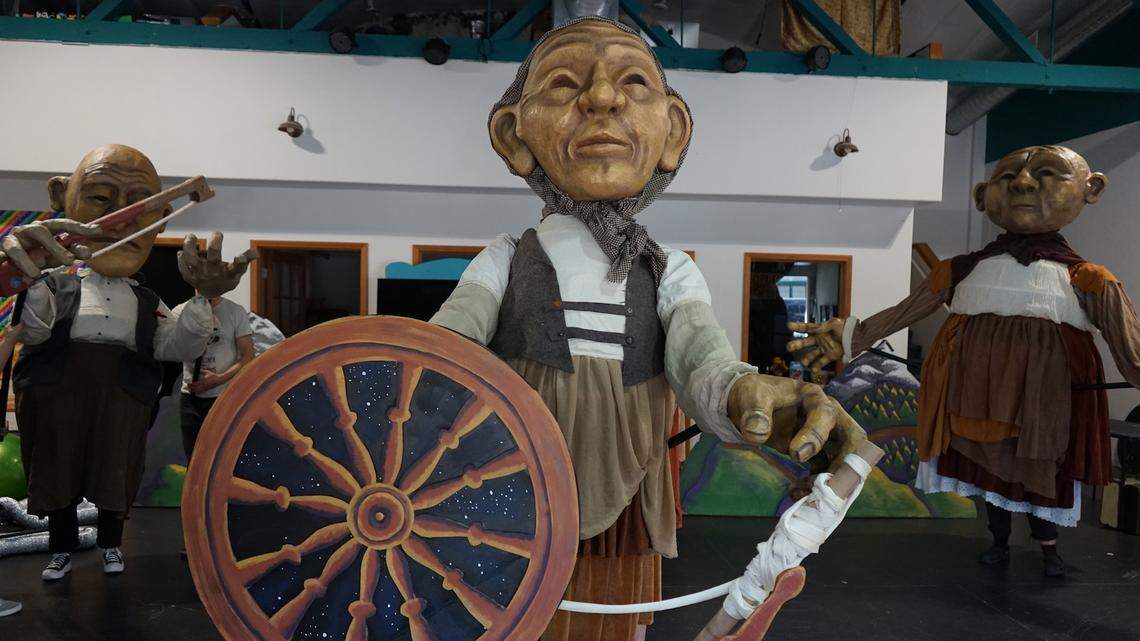 String and Shadow puppets head to space in new play -- then take the play on West Coast tour