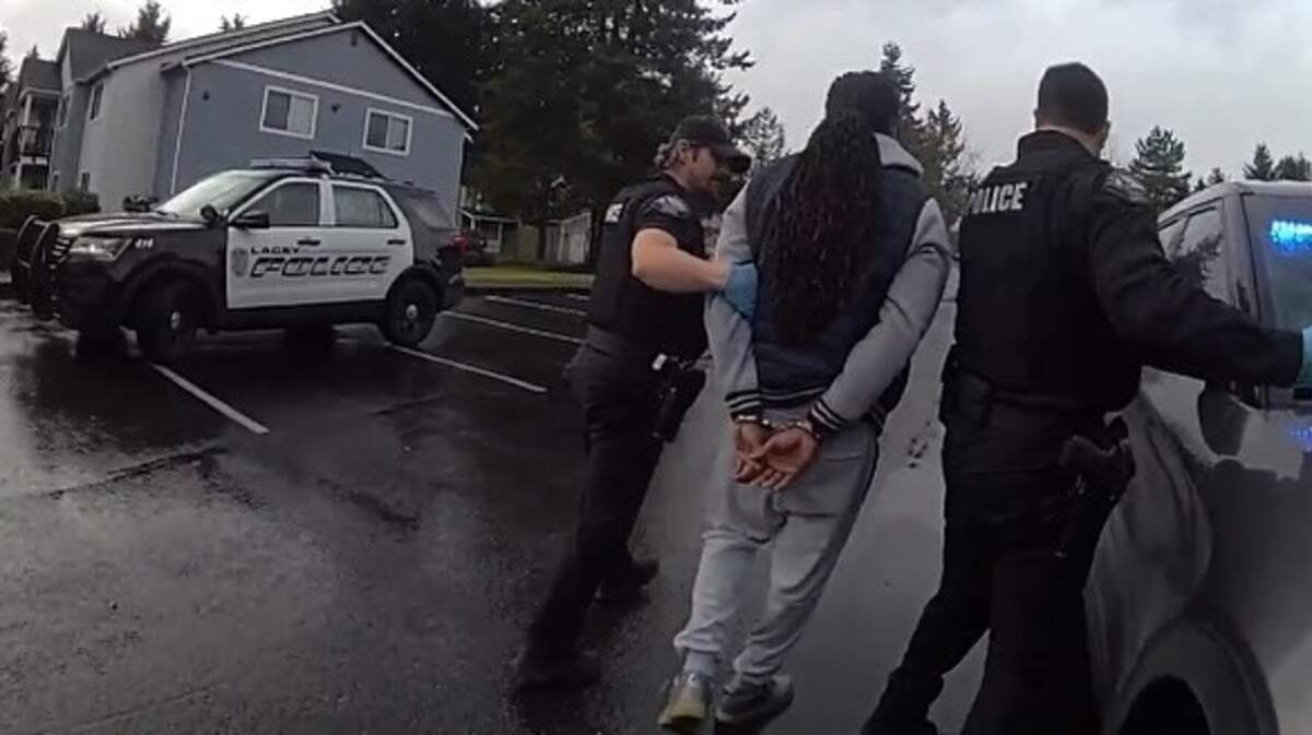 A 34-year-old man was arrested last week for assaulting his girlfriend.