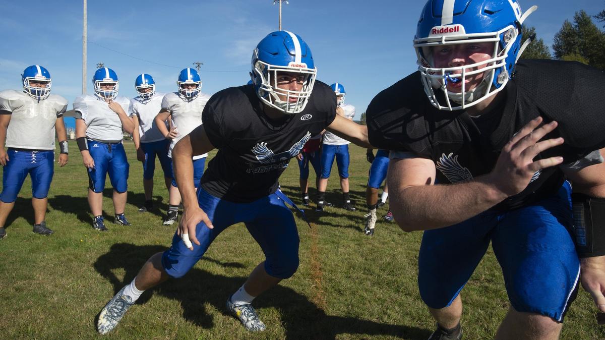 Elma senior linebacker Taitum Brumfield (left) and senior defensive tackle Ben Bridge run through drills during football practice at Elma High School on Tuesday, Sept.25, 2018.