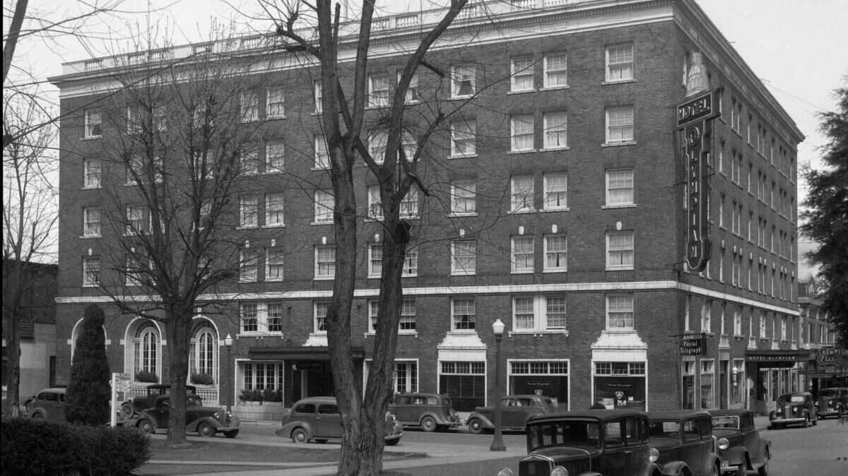 Olympia playwright Bryan Willis’s new radio play, premiering Sunday, is about the Hotel Olympian, which opened 100 years ago.