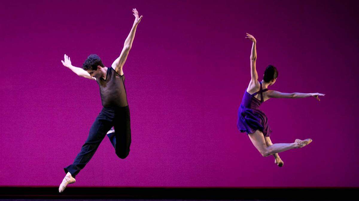 Oregon Ballet Theatre’s OBT2 members Paige Wilkey and Mikey Garcia in a performance of Nicolo Fonte’s “Accidental Signals.”