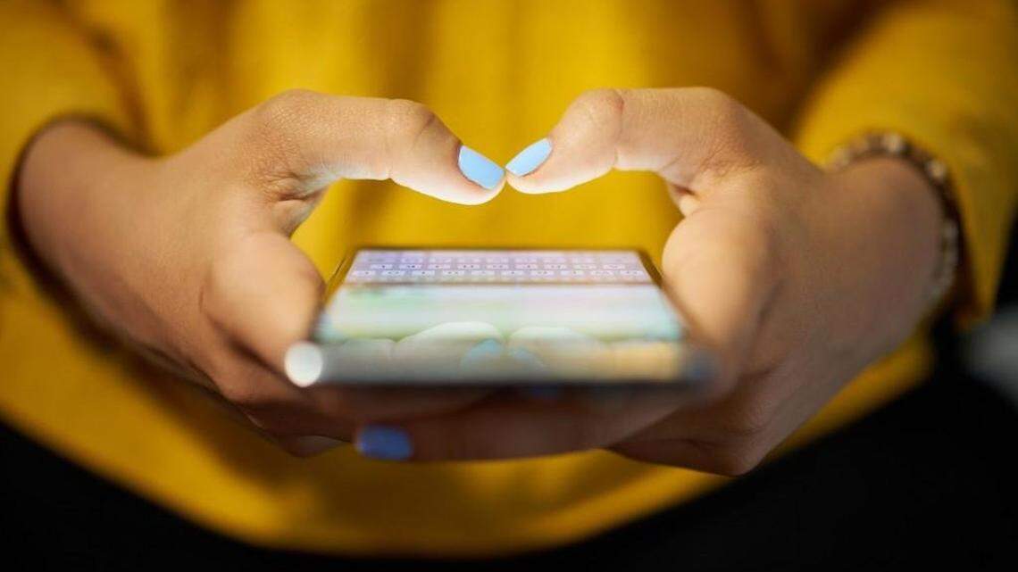 Washington earned an “F” grade in a new national report card because lawmakers failed to enact a statewide ban on cellphones in public schools.